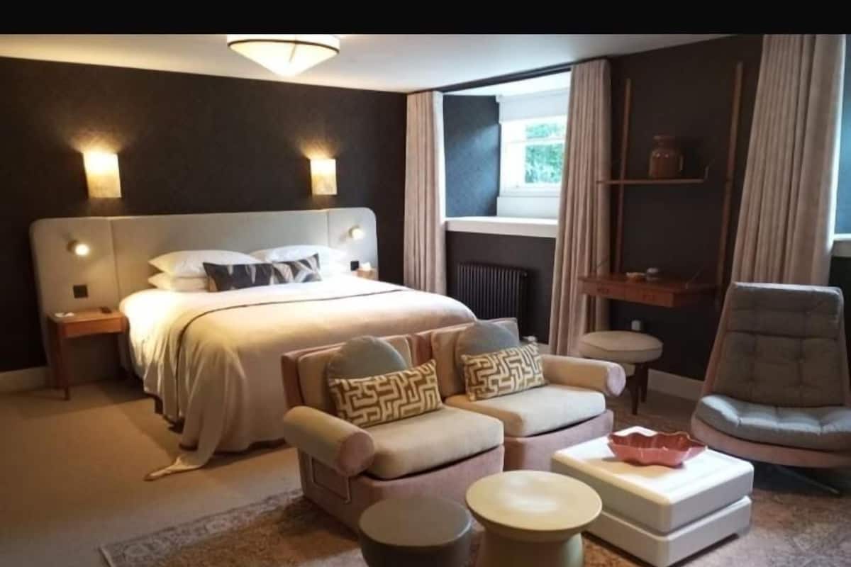 Wellington | Premium bedding, pillowtop beds, individually decorated
