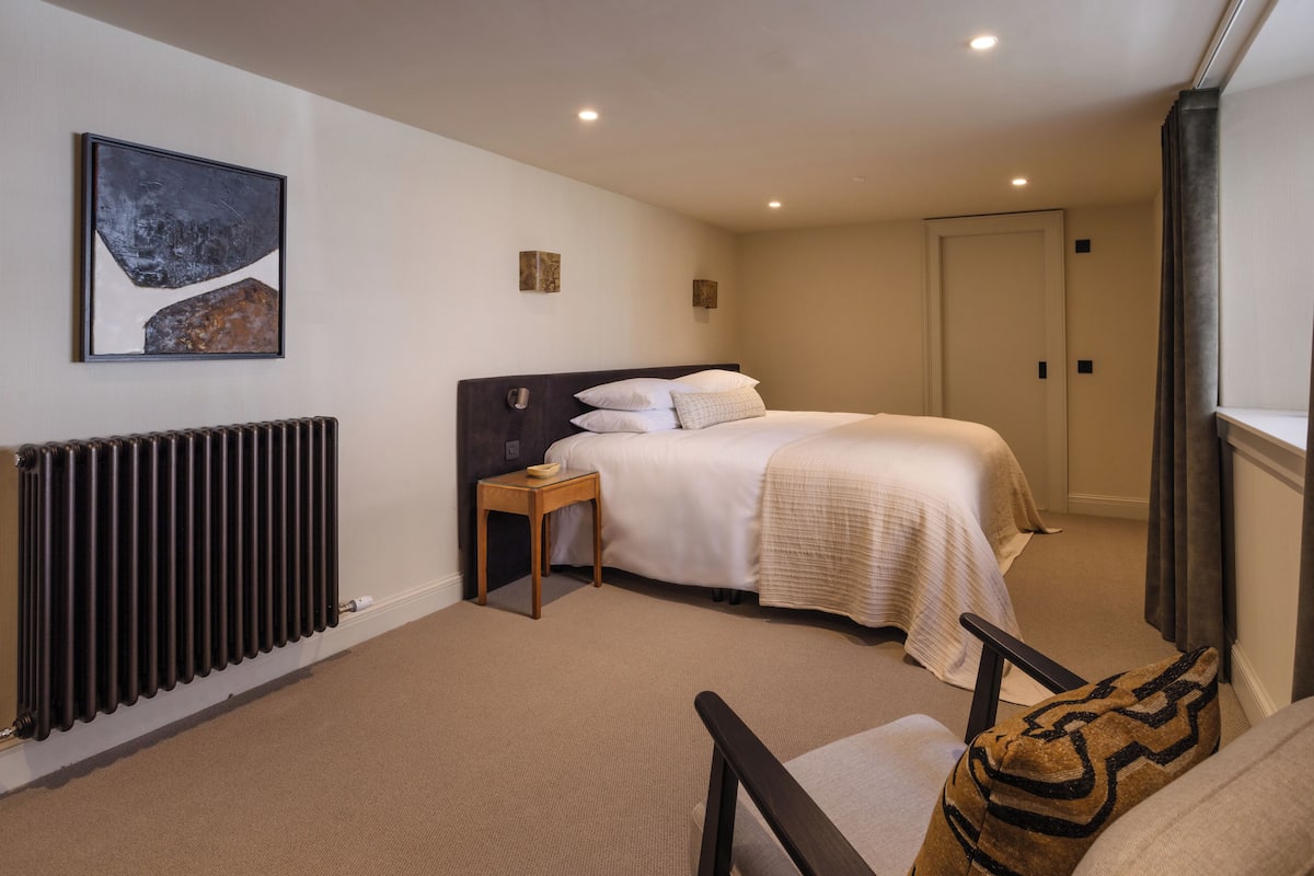 Ropemaker | Premium bedding, pillowtop beds, individually decorated