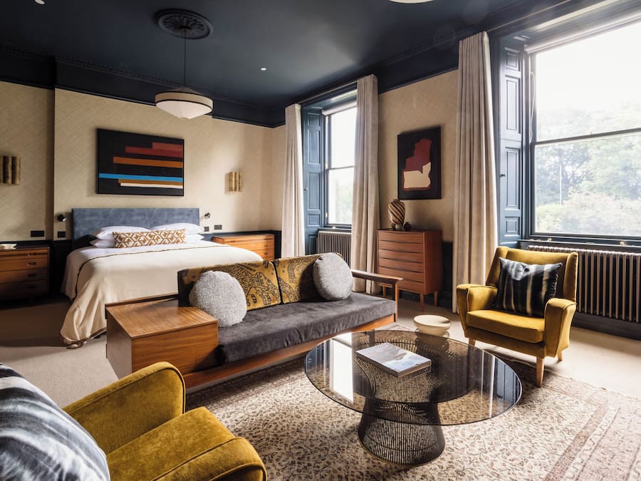 Valentine | Premium bedding, pillowtop beds, individually decorated