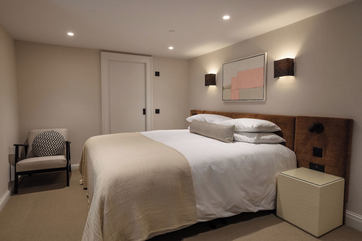 Sailmaker | Premium bedding, pillowtop beds, individually decorated