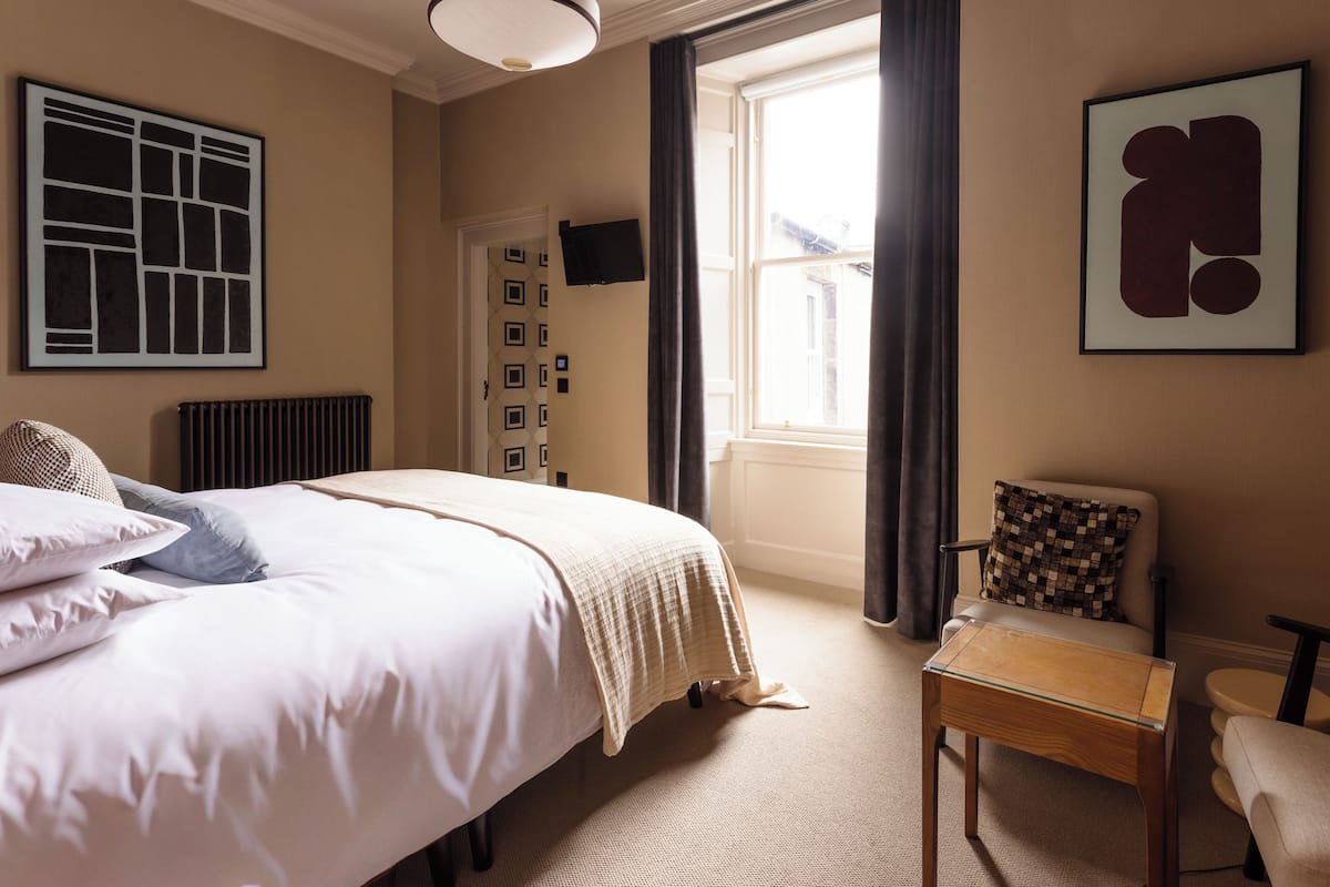 Queen Charlotte | Premium bedding, pillowtop beds, individually decorated