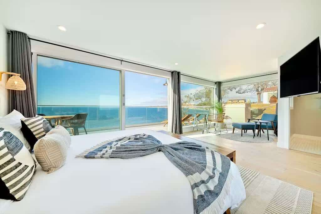 5 bedrooms, desk, iron/ironing board, travel cot