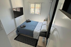 Apartment | 2 bedrooms, iron/ironing board, free WiFi, bed sheets