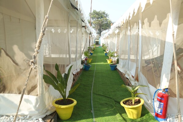 Exterior - Adipurushaya Ram Resort Near Arail Ghat (Karchana)