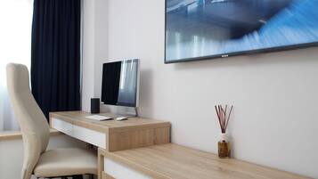 Deluxe Apartment | 1 bedroom, soundproofing, iron/ironing board, free WiFi