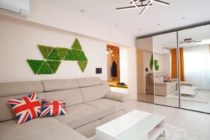 Lägenhet Deluxe | Vardagsrum | Platt-tv