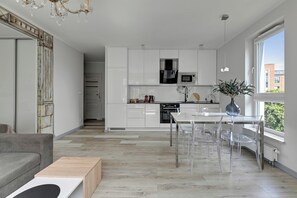 Familjelägenhet | Eget pentry | Kylskåp, ugn, spishäll och diskmaskin