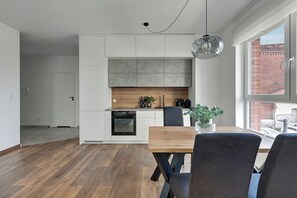 Familjelägenhet | Eget pentry | Kylskåp, ugn, spishäll och diskmaskin