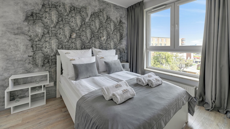 Bastion Wałowa City Center & Parking by Downtown Apartments