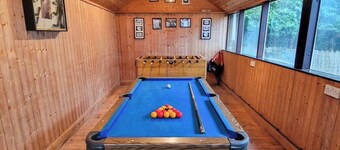 Luxury Sleeps 11 Kirkby Home by  City SuperHost
