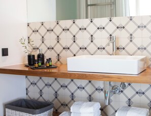 Doccia, asciugacapelli, asciugamani