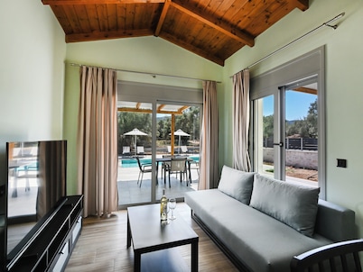 Charming Halipoma Laertes Villa close to Lefkada town & Ai Giannis beach