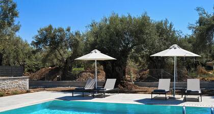 Small Halipoma Laertes into Lefkada town & close to Ai Giannis beach