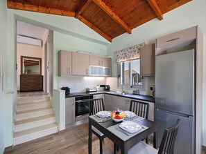 Fridge, oven, stovetop, coffee/tea maker