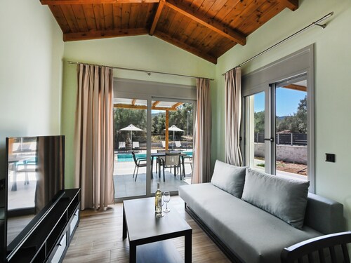 Cosy Halipoma-Tilemahos into Lefkada town & close to Ai Giannis beach