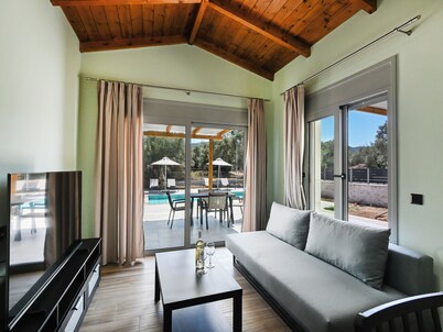 Cosy Halipoma-Tilemahos into Lefkada town & close to Ai Giannis beach