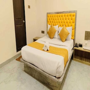 Bureau, espace de travail pour ordinateur portable, Wi-Fi gratuit