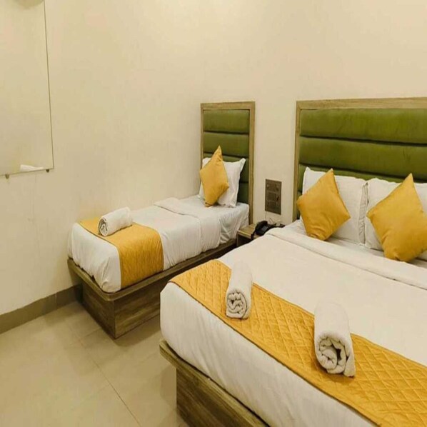 Bureau, espace de travail pour ordinateur portable, Wi-Fi gratuit