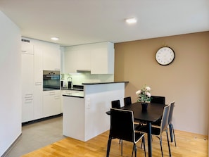 In-room dining - TONIGHT Apartments (Bottmingen)