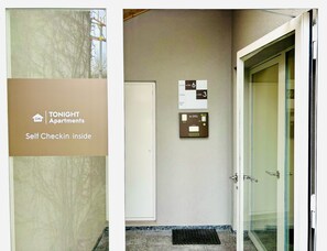 Reception - TONIGHT Apartments (Bottmingen)