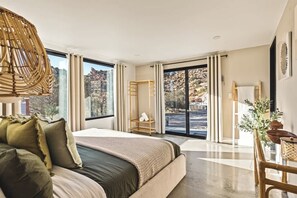 2 bedrooms, travel crib, WiFi, bed sheets