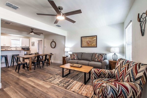 Téléviseur, bureau