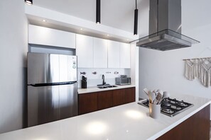 Fridge, microwave, oven, stovetop