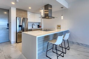 Fridge, microwave, oven, stovetop