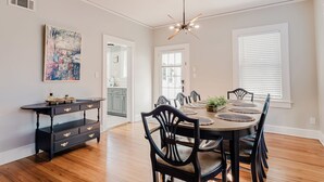 A dining room with a round table, black chairs, and a ceiling fan. - Park House - a Blackhouse Property (Tallahassee)