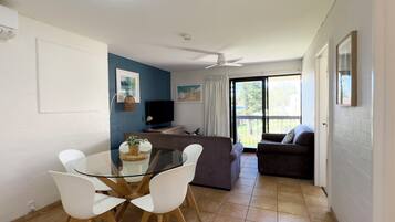 Smart TV, DVD player