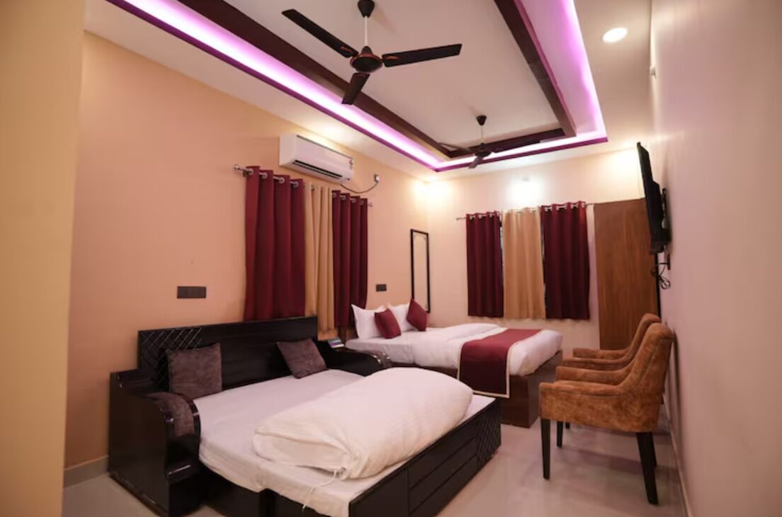 Family Room, City View | Premium bedding, blackout drapes, soundproofing, free WiFi