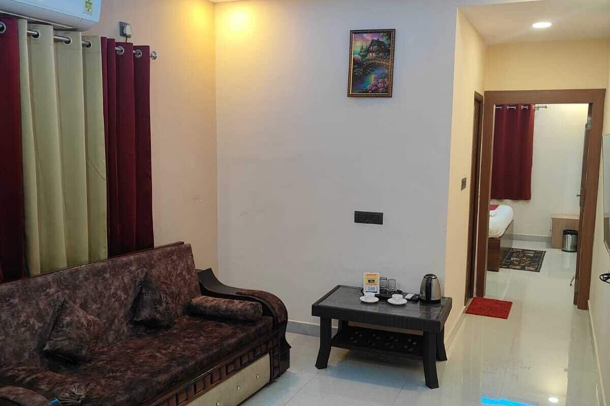 Family Room, City View | Premium bedding, blackout drapes, soundproofing, free WiFi