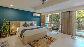 Minibar, free WiFi, bed sheets