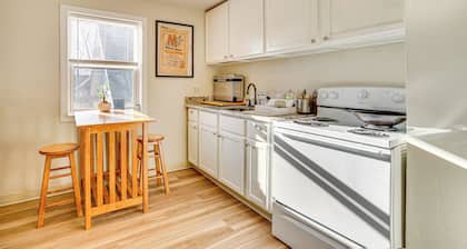2 Mi to Downtown Minneapolis: Apt w/ Shared Yard