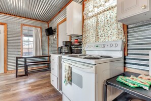Interior - Cozy Couple's Cottage w/ View Near Canyon Lake! (Canyon Lake)