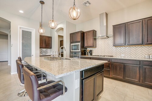 Covered Patio & Community Pool: Home in Surprise