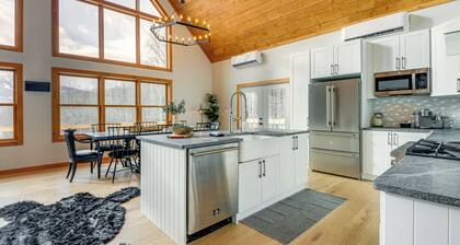 Stratton Mtn Ski Chalet w/ Giant Views in Winhall