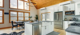 Stratton Mtn Ski Chalet w/ Giant Views in Winhall
