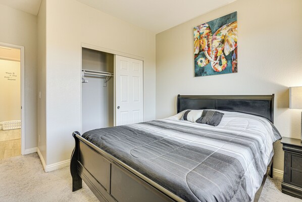 Apartment (3 Bedrooms) | Interior - 1 Mi to Aliante Casino: Townhome w/ Fenced Yard! (North Las Vegas)