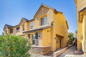 Apartment (3 Bedrooms) | Interior - 1 Mi to Aliante Casino: Townhome w/ Fenced Yard! (North Las Vegas)
