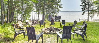 Boat Dock, Full Gym: Waterfront Nelson Lake Gem!