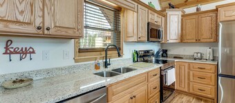 秋季色彩、甲板與壁爐：墨菲山度假屋  