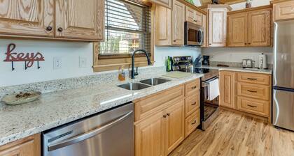 Fall Colors, Deck & Fireplace: Murphy Mtn Retreat!