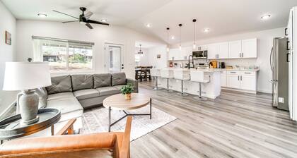 3 Mi to Coast: Modern Family-friendly Keaau Home