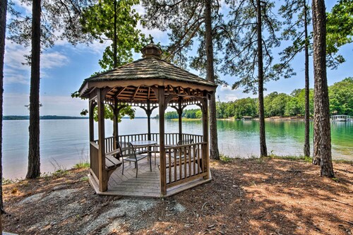 Luxe Keowee Key Living: Golf Views & Resort Pool