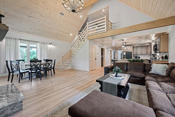 House (4 Bedrooms) | Interior