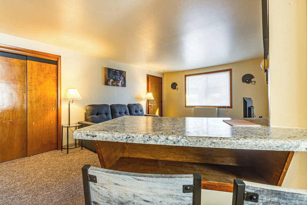 2 Mi to Dwtn Green Bay: Ideally Located Townhome! - Stangelville, WI