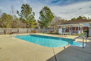 Apartment (1 Bedroom) | Front of property - Community Grills & Pool: Gautier Condo! (Gautier)