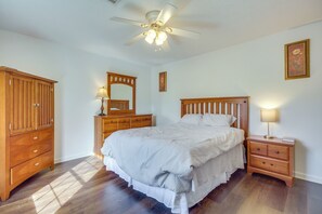 Apartment (1 Bedroom) | Interior - Community Grills & Pool: Gautier Condo! (Gautier)