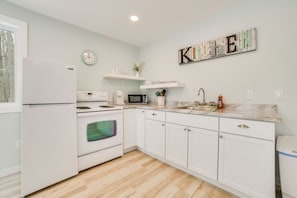 House (2 Bedrooms) | Interior